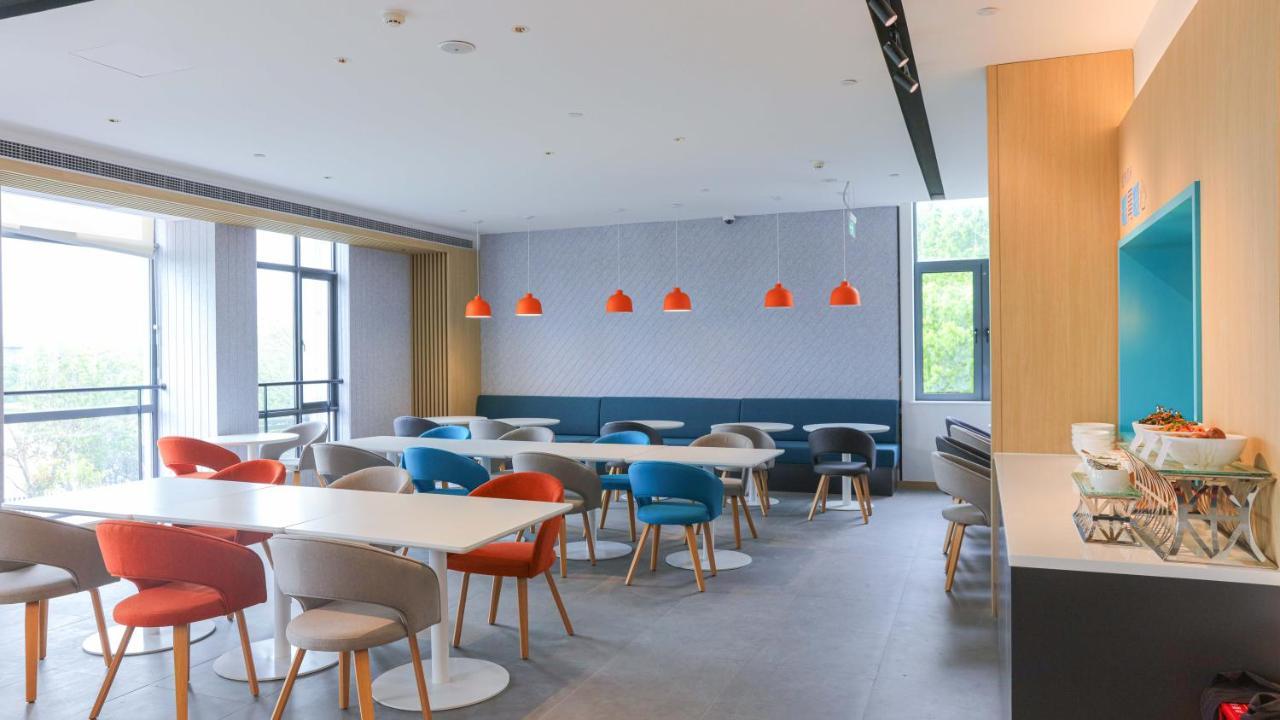 Holiday Inn Express Shanghai Pudong Airport By Ihg Bagian luar foto