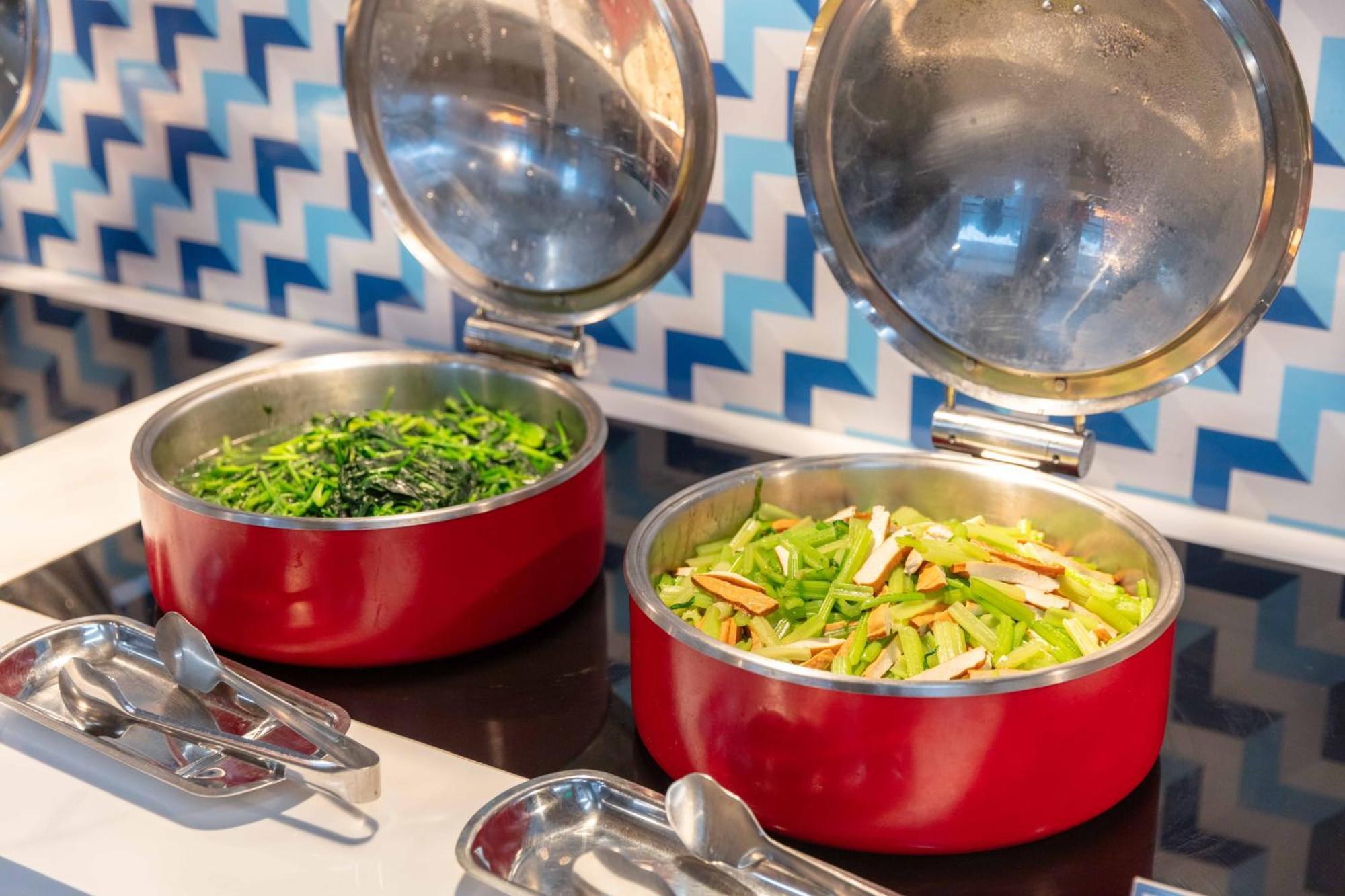 Holiday Inn Express Shanghai Pudong Airport By Ihg Bagian luar foto