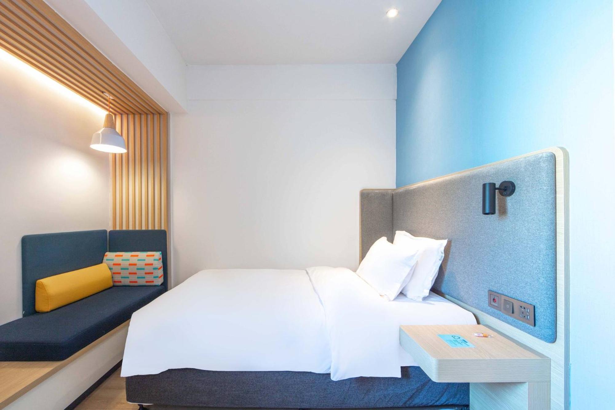 Holiday Inn Express Shanghai Pudong Airport By Ihg Bagian luar foto