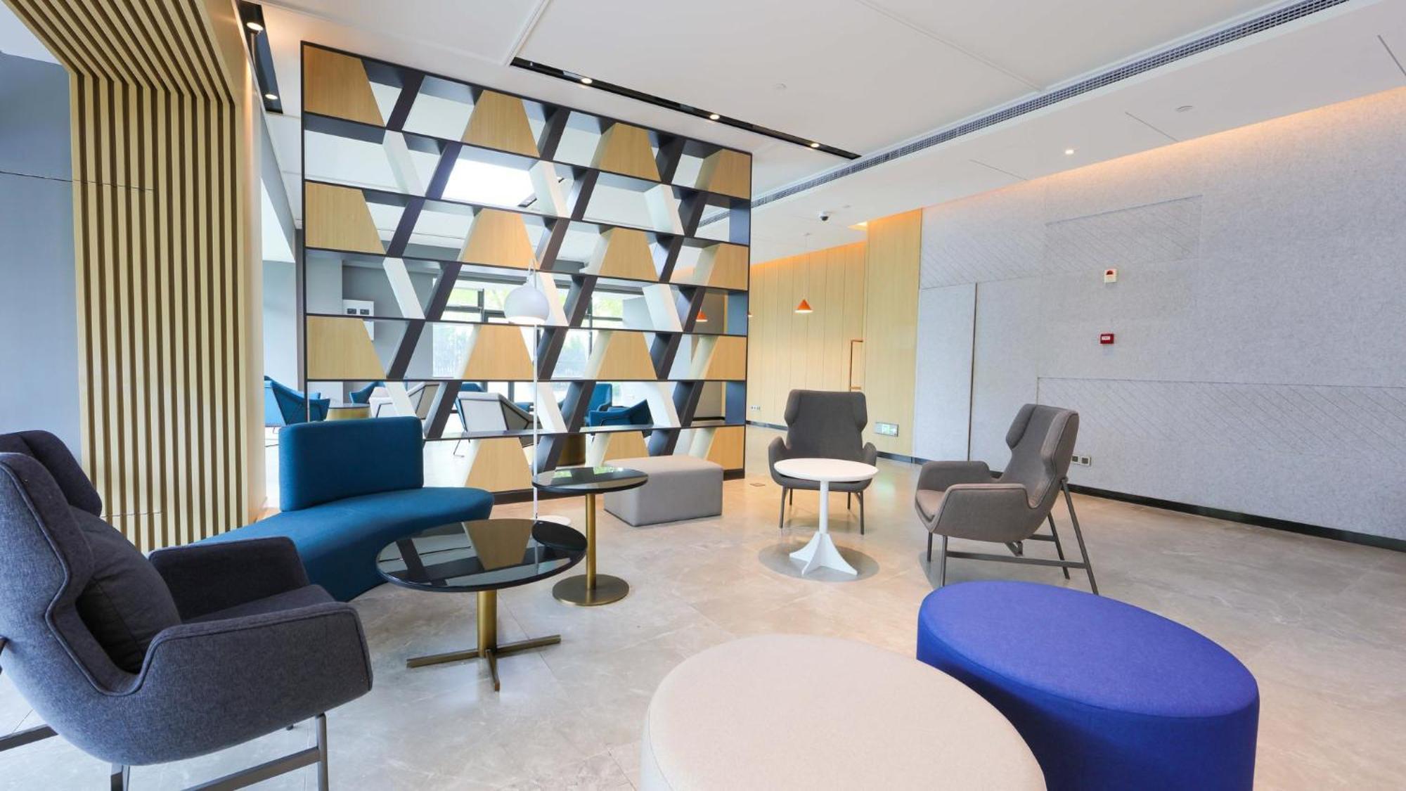 Holiday Inn Express Shanghai Pudong Airport By Ihg Bagian luar foto