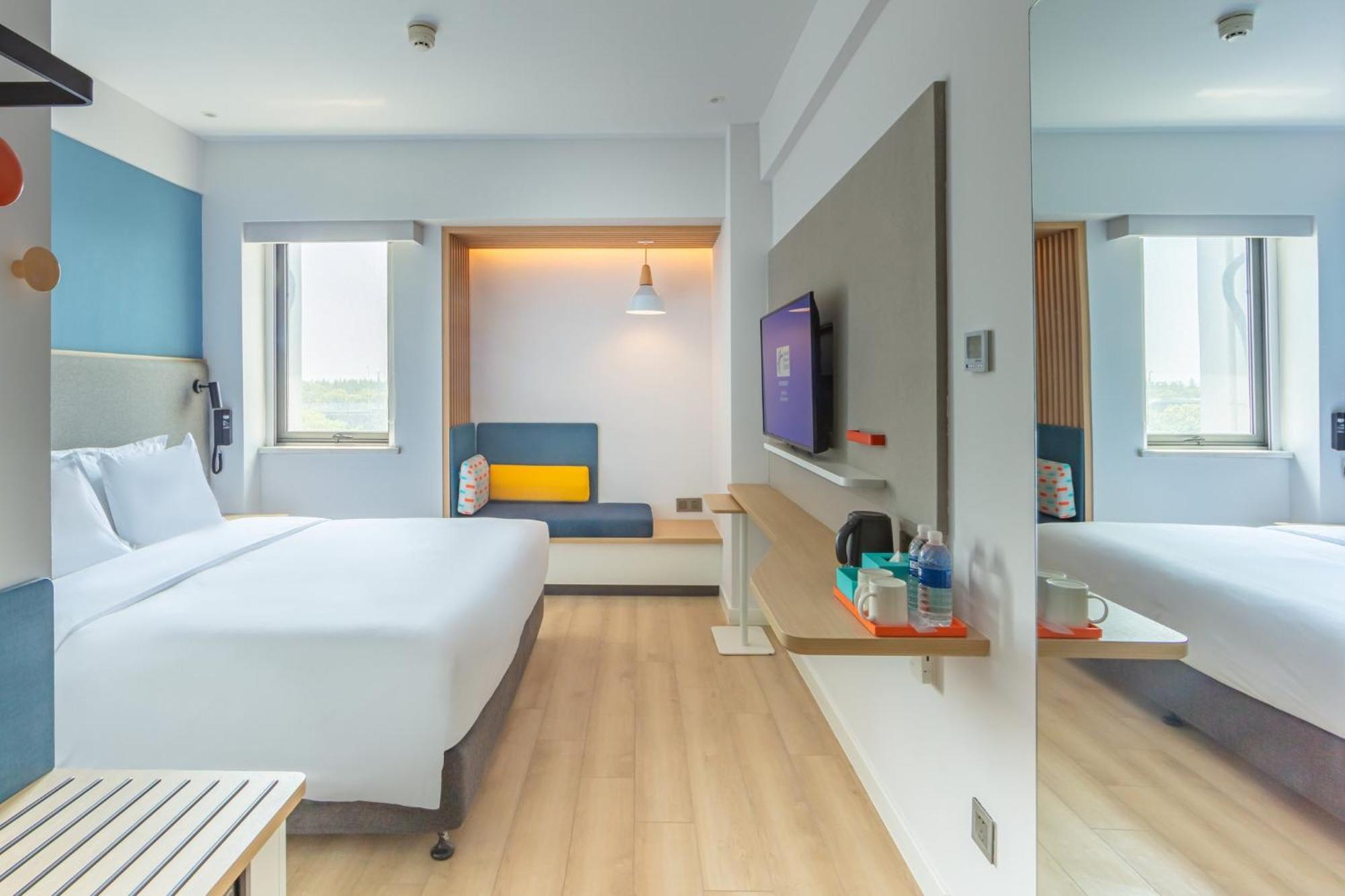 Holiday Inn Express Shanghai Pudong Airport By Ihg Bagian luar foto
