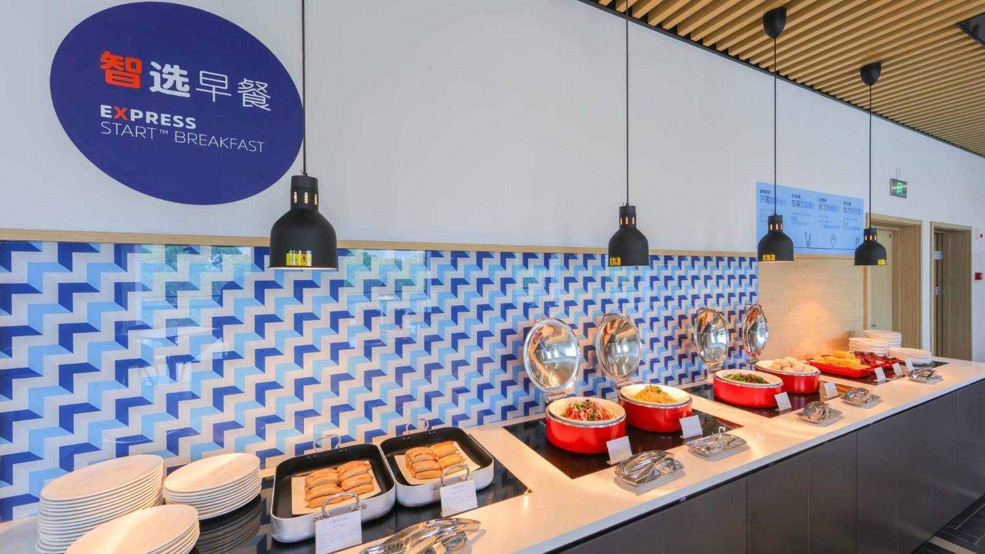 Holiday Inn Express Shanghai Pudong Airport By Ihg Bagian luar foto
