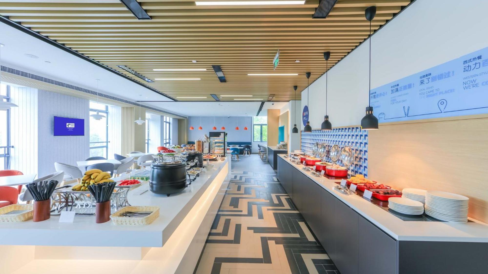 Holiday Inn Express Shanghai Pudong Airport By Ihg Bagian luar foto