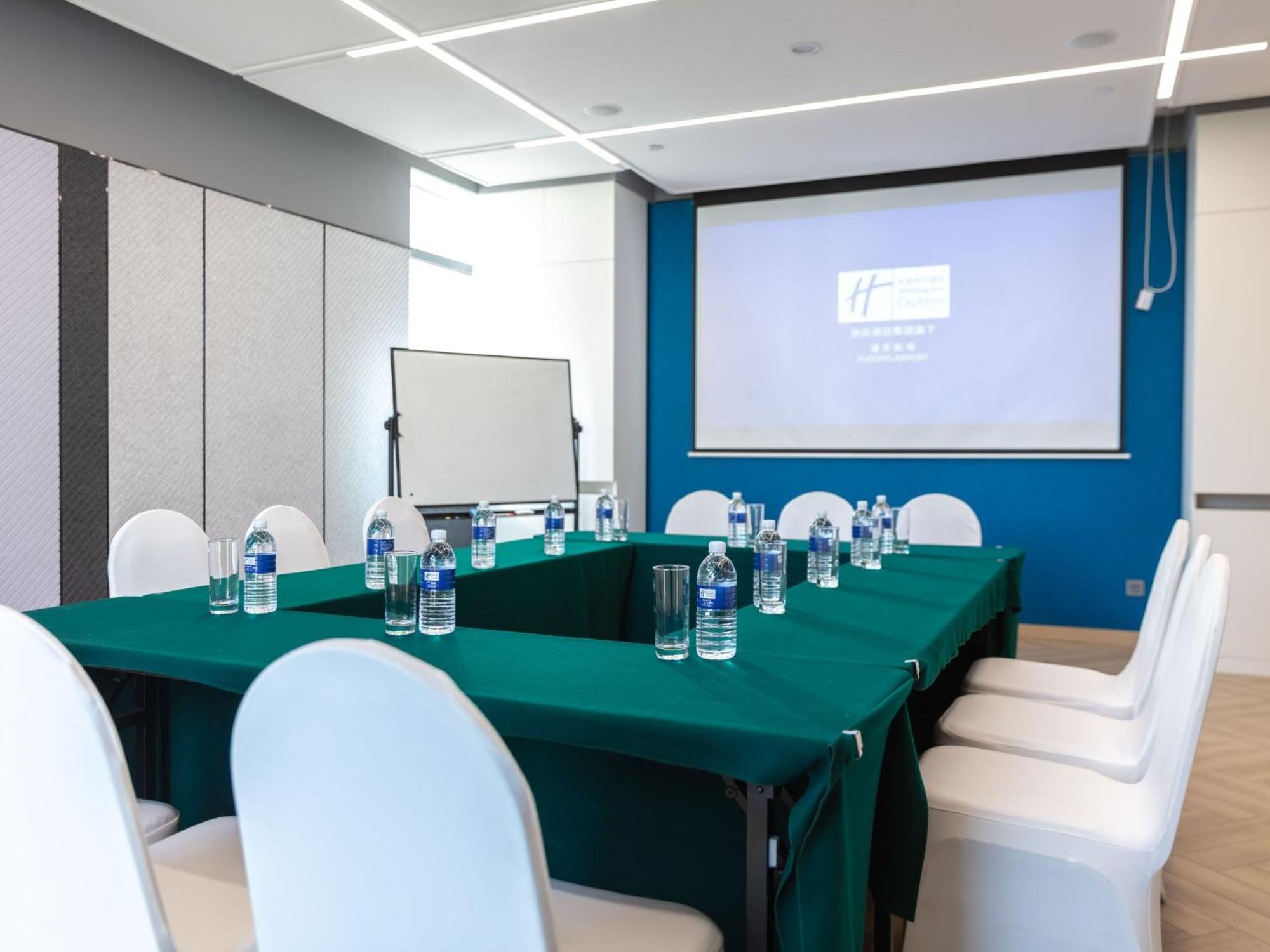 Holiday Inn Express Shanghai Pudong Airport By Ihg Bagian luar foto