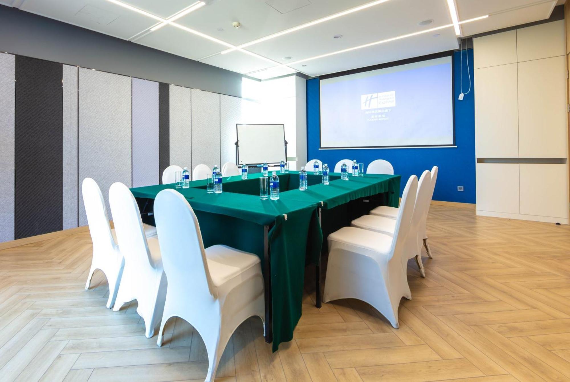 Holiday Inn Express Shanghai Pudong Airport By Ihg Bagian luar foto