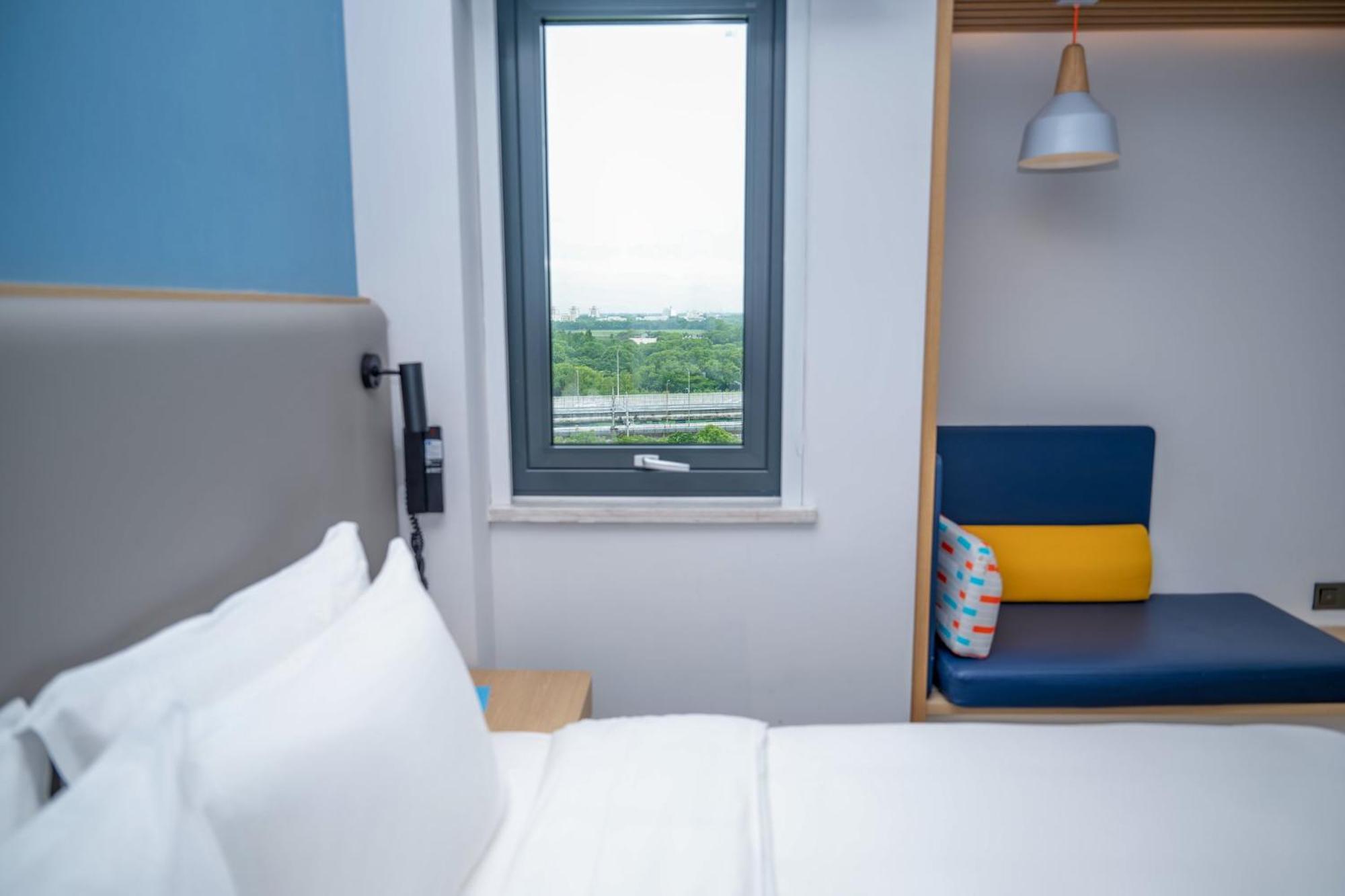 Holiday Inn Express Shanghai Pudong Airport By Ihg Bagian luar foto