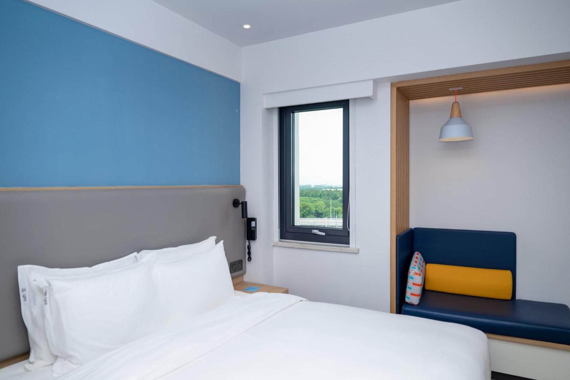 Holiday Inn Express Shanghai Pudong Airport By Ihg Bagian luar foto